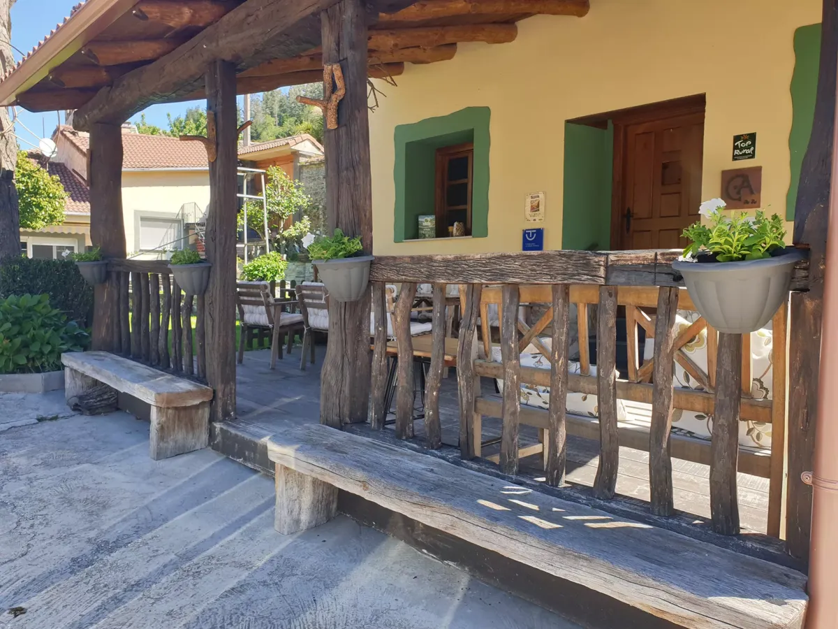Casa casi toda de madera.
